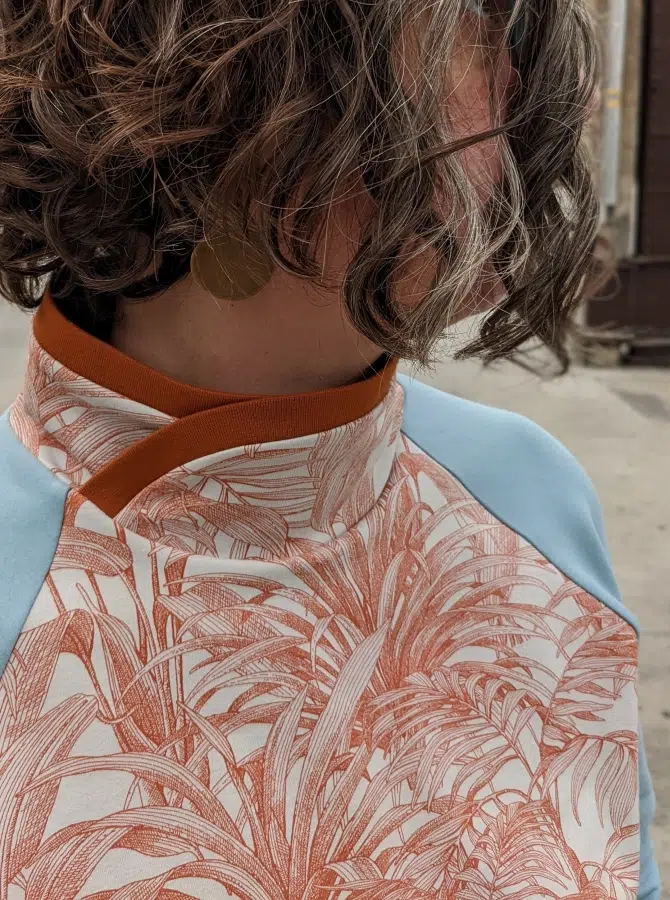 sweatshirt-femme-sans-capuche-détail-devant